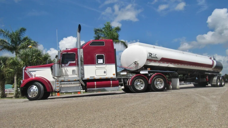 Reliable Water Tanker Truck Rentals for Every Business Project