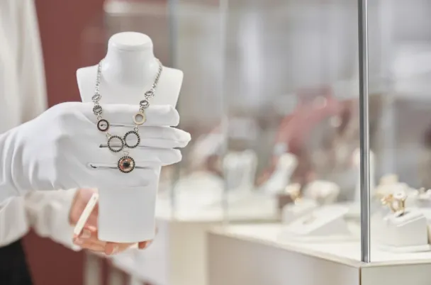 The New Generation of Shoppers and Custom Fashion Jewelry Trends